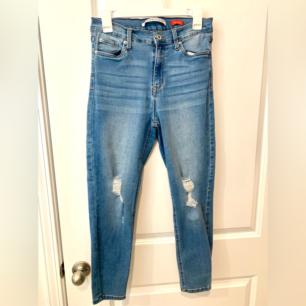 Soft Distressed “The Spice” Celebrity Pink Skinny Ankle Jean